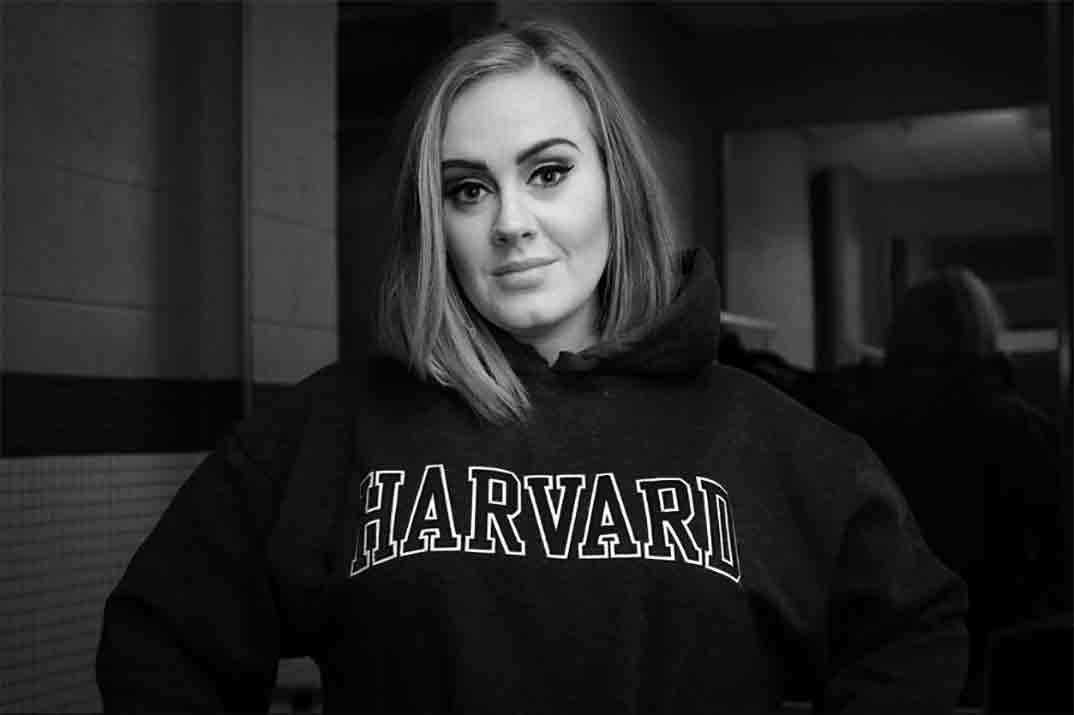 Adele celebra su 32 cumpleaños presumiendo de su sorprendente cambio físico