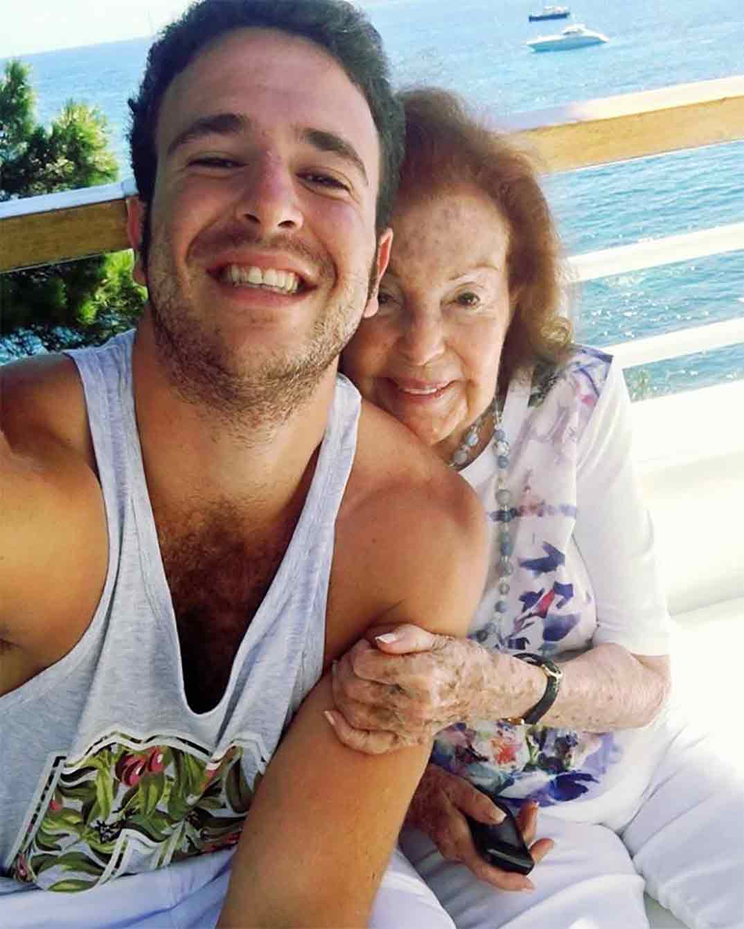 Alex Lequio con su abuela © Instagram