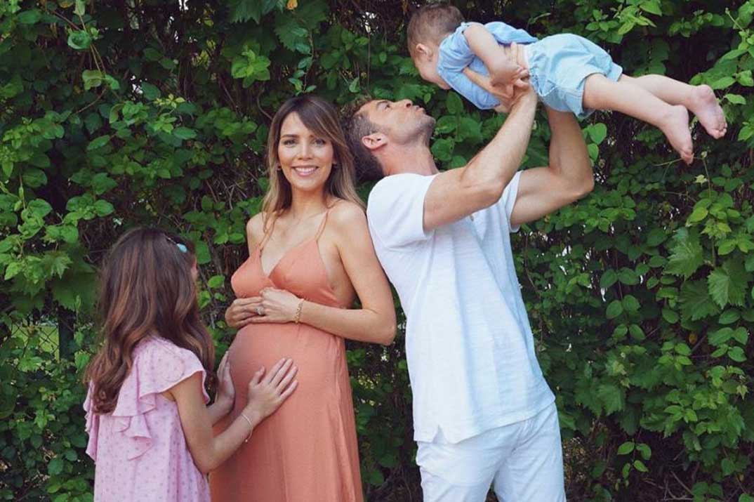 David Bisbal y Rosanna Zanetti con sus hijos © Instagram