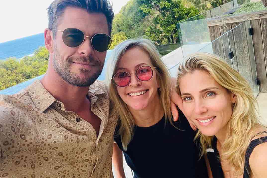 Liam Hemsworth con su madre y Elsa Pataky © Instagram