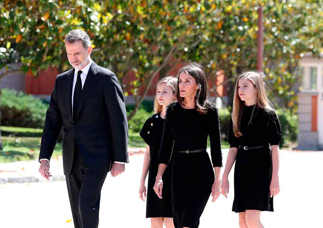 Reyes Felipe y Letizia con la Princesa Leonor y la Infanta Sofía © Casa S.M. El Rey