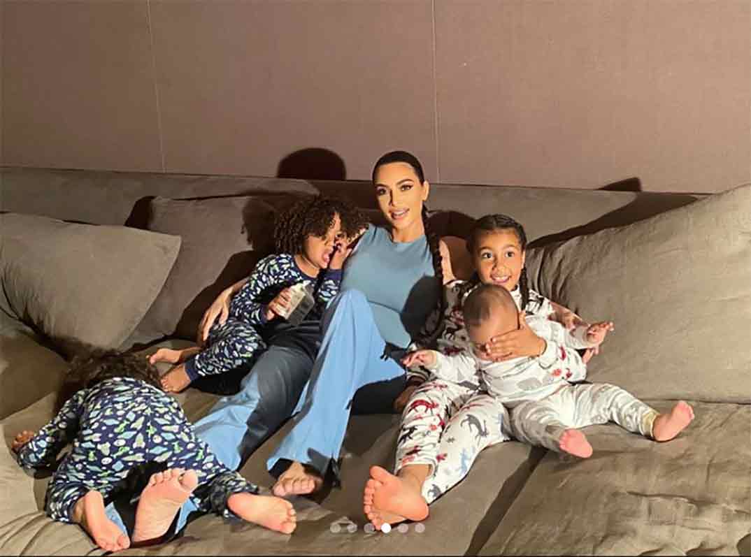 Kim Kardashian y con sus cuatro hijos © Instagram