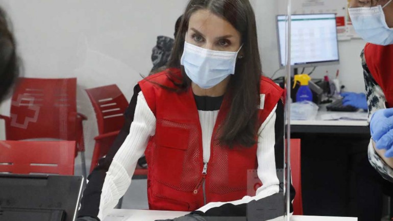 La reina Letizia voluntaria de la Cruz Roja