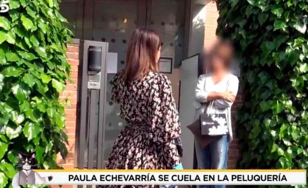 Paula Echevarría a la puerta de la peluquería - Socialité © Telecinco