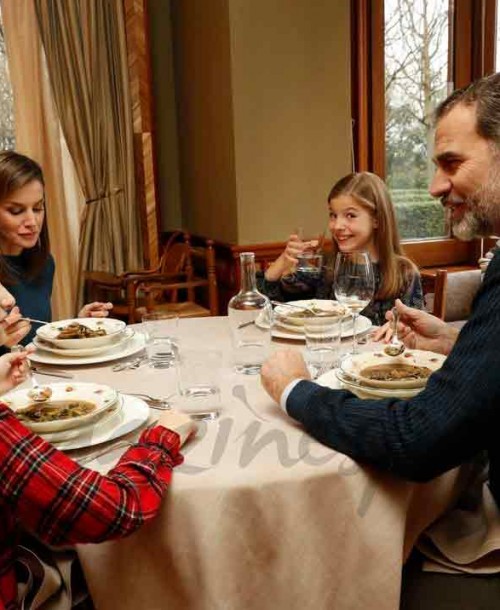 ¿Cómo están pasando los Reyes y sus hijas el confinamiento en casa?