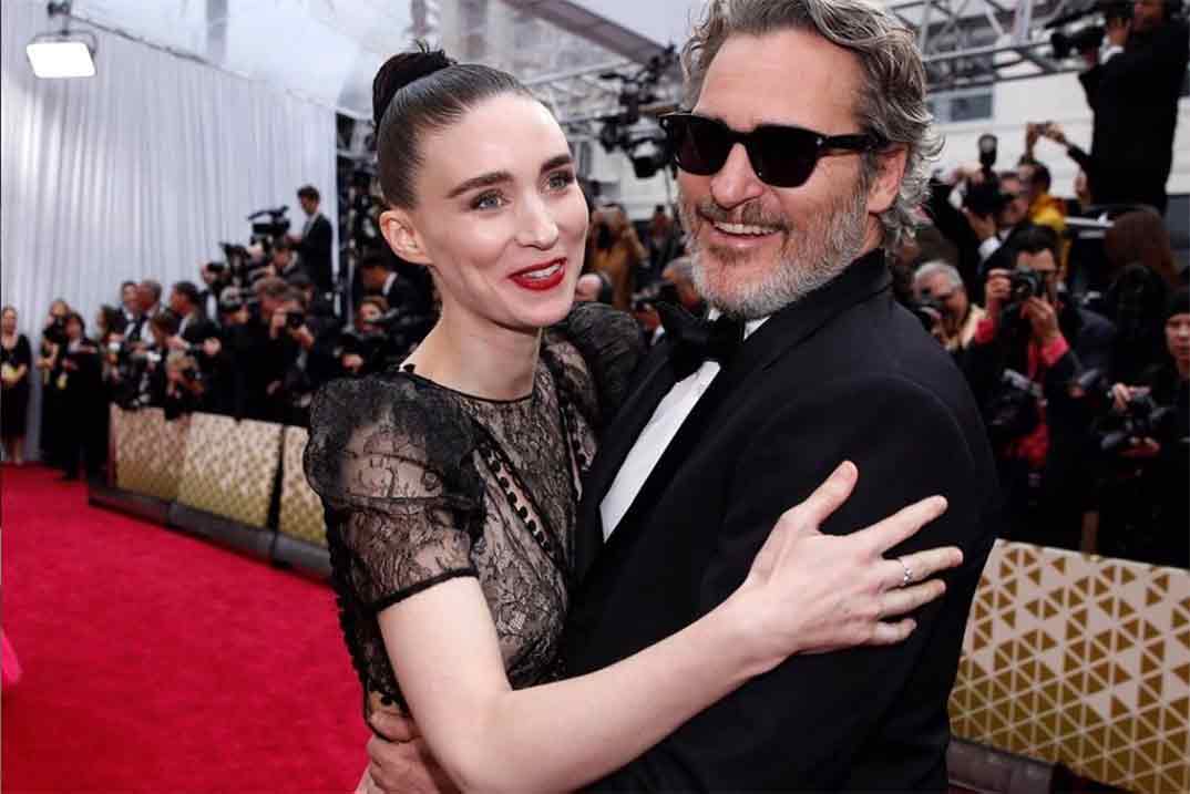 Rooney Mara y Joaquin Phoenix © Redes Sociales