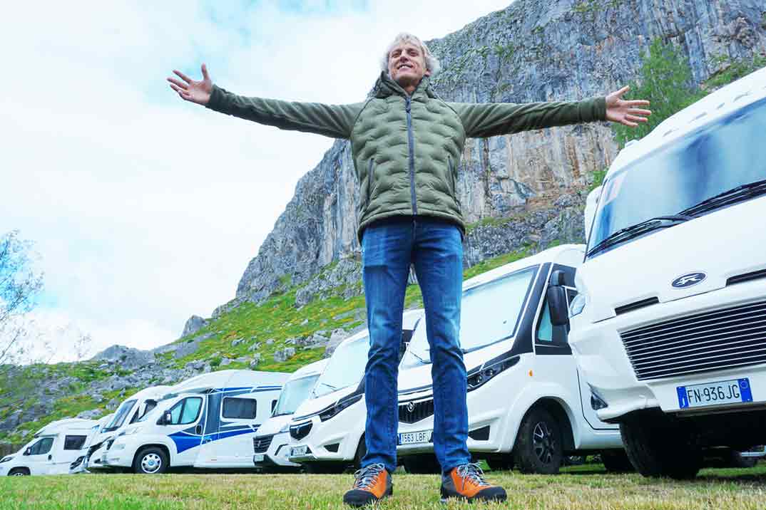 Jesús Calleja comienza el rodaje de la nueva temporada de “Volando Voy” por los pueblos de España