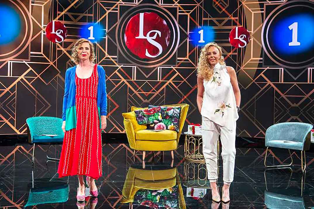 Agatha Ruiz de la Prada y Rocío Carrasco, colaboradoras de 'Lazos de sangre' © RTVE