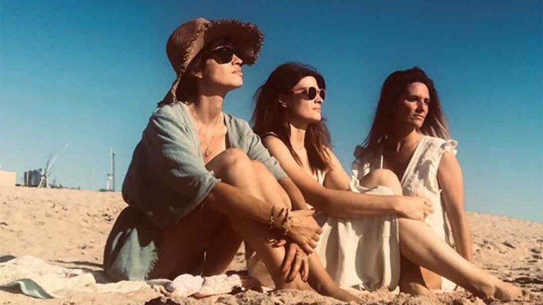 Sara Carbonero da la bienvenida al verano con un mono ideal de Zara