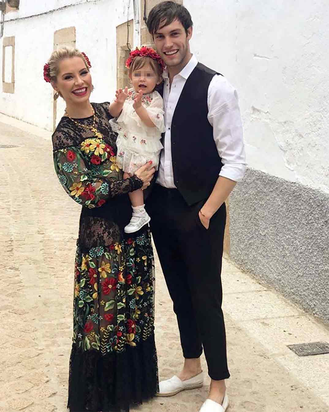Soraya Arnelas y Miguel Ángel Herrera con su hija Manuela © Instagram