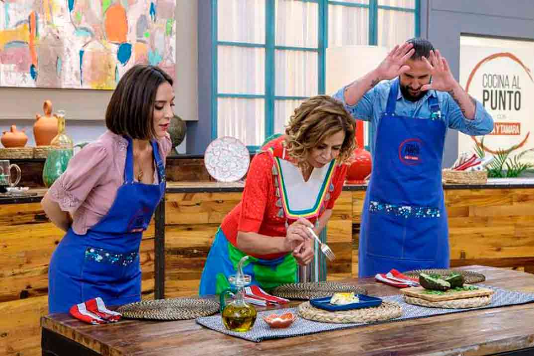 Agatha Ruíz de la Prada con Javier Peña y Tamara Falcó - Cocina al punto con Peña y Tamara © RTVE