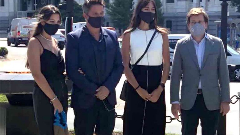 Alejandro Sanz presenta «oficialmente» a su novia, Rachel Valdés