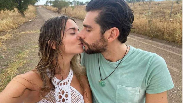 Así han anunciado Álvaro Soler y Sofía Ellar que se casan