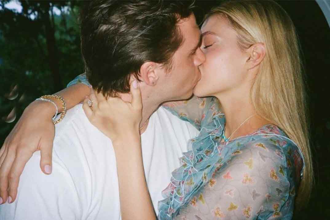 Brooklyn Beckham y Nicola Peltz © Instagram