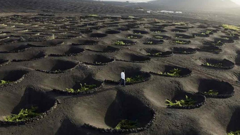 ‘Viajeros Cuatro’ pone rumbo a Lanzarote, la isla del fuego