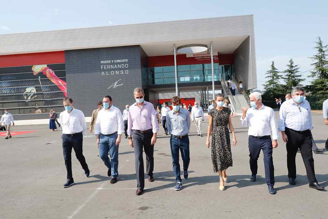 Reyes Felipe y Letizia con Fernando Alonso - Asturias © Casa S.M. El Rey