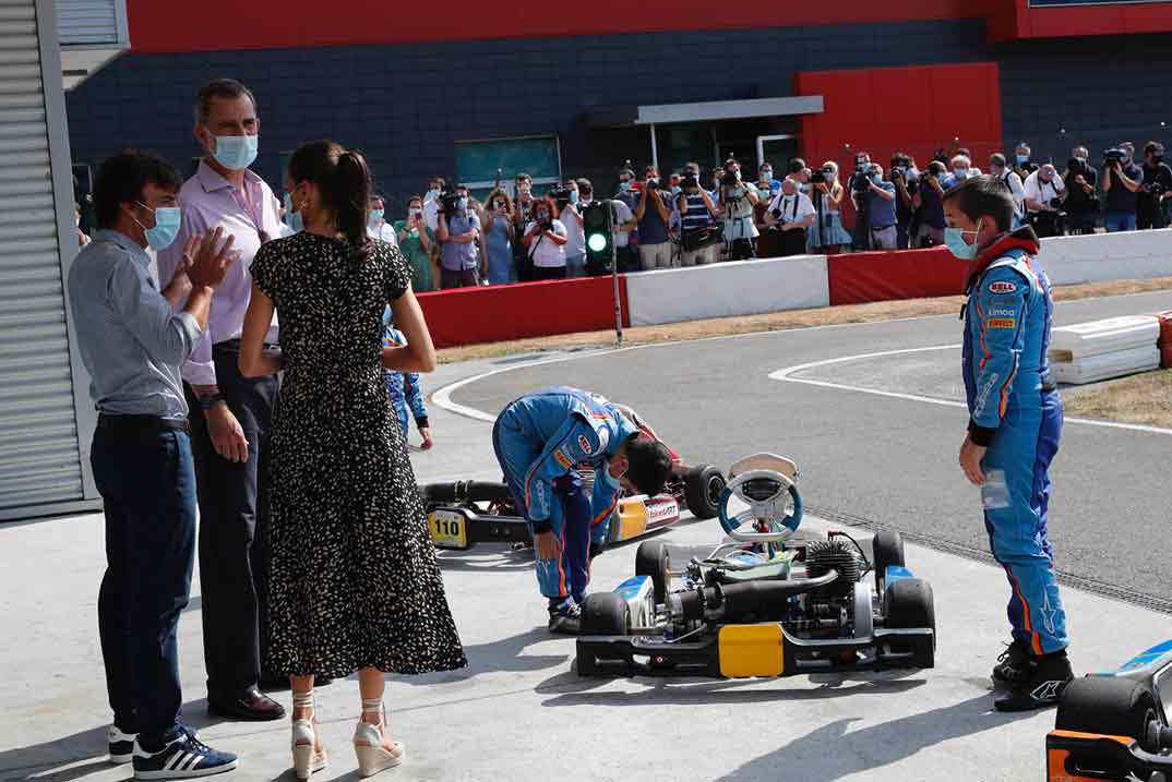 Reyes Felipe y Letizia con Fernando Alonso - Asturias © Casa S.M. El Rey