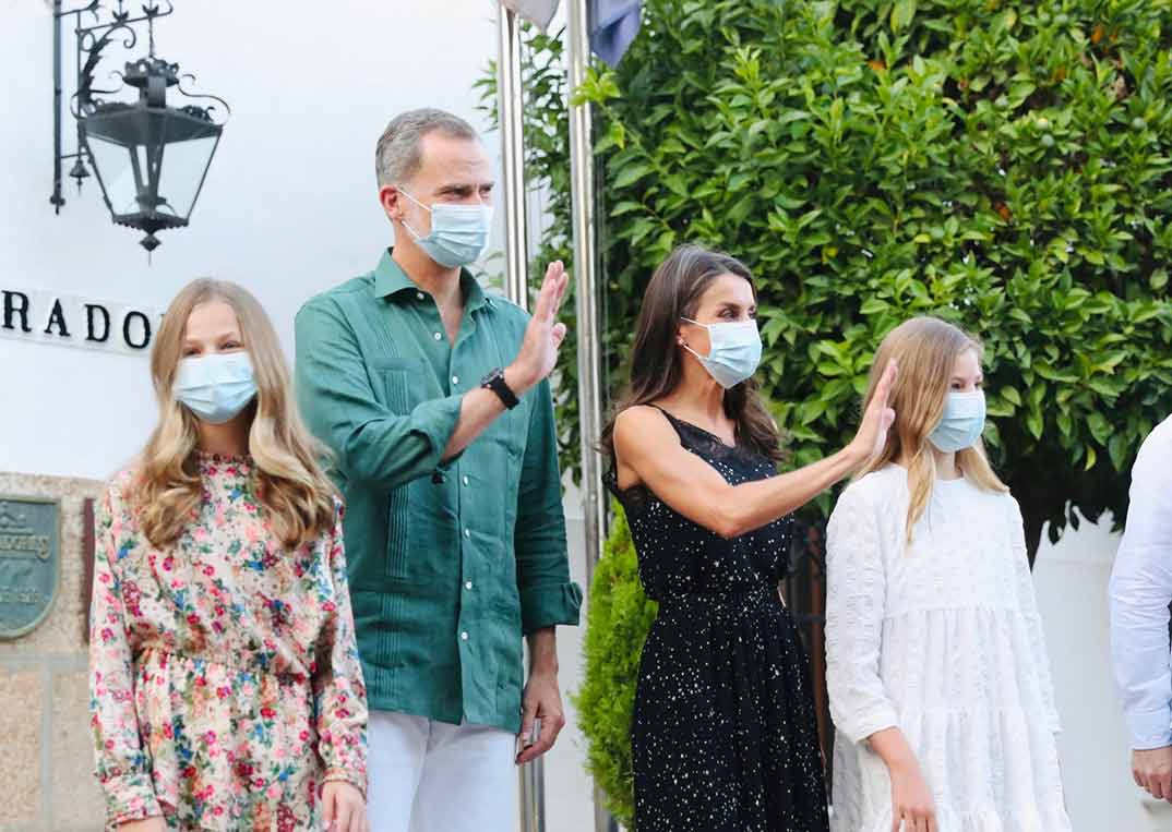 Reyes Felipe y Letizia con sus hijas princesa Leonor e infanta Sofía - Mérida © Casa S.M. El Rey