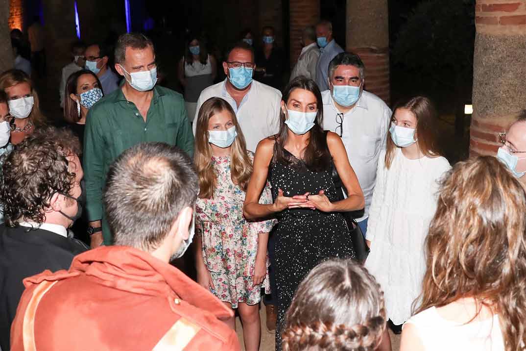 Reyes Felipe y Letizia con sus hijas princesa Leonor e infanta Sofía - Mérida © Casa S.M. El Rey