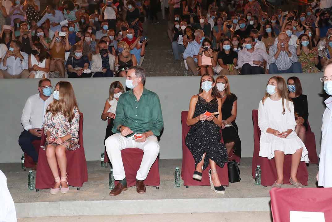 Reyes Felipe y Letizia con sus hijas princesa Leonor e infanta Sofía - Mérida © Casa S.M. El Rey