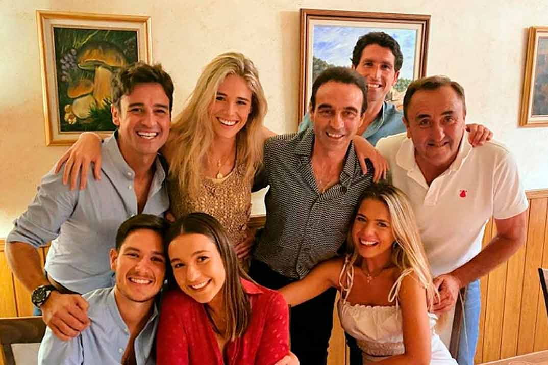 La nueva pandilla de veinteañeros de Enrique Ponce