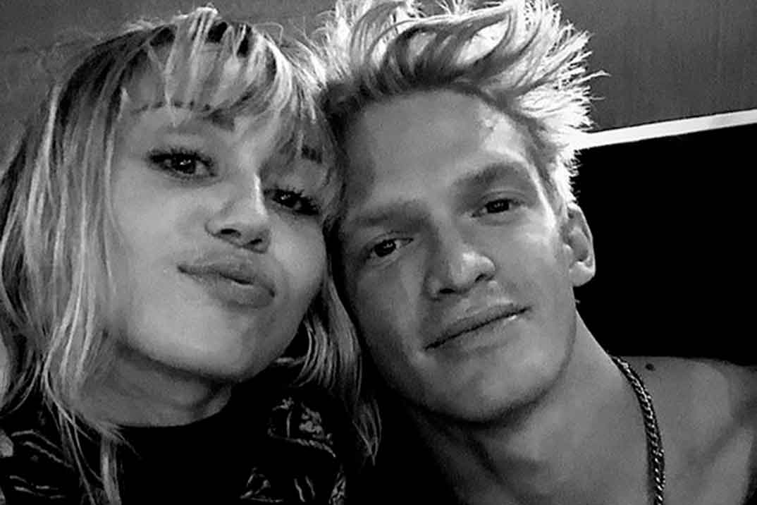 Miley Cyrus y Cody Simpson han roto diez meses después de comenzar su relación