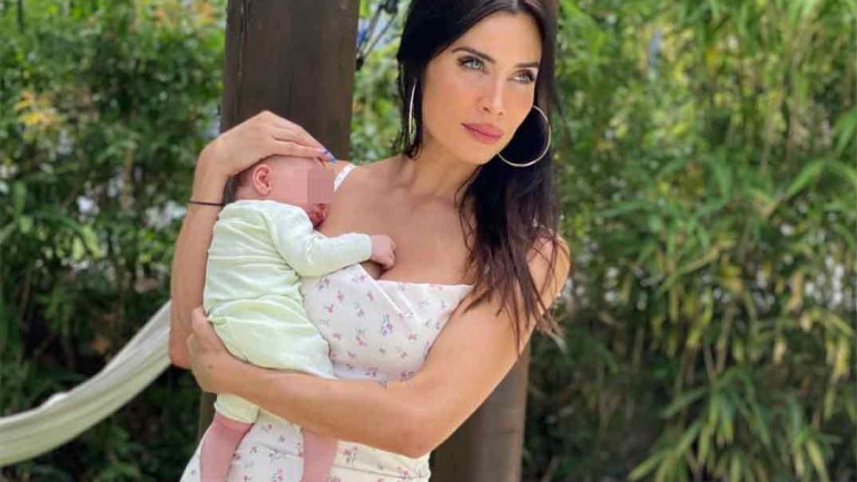 Pilar Rubio muestra el primer chapuzón de su pequeño Máximo Adriano