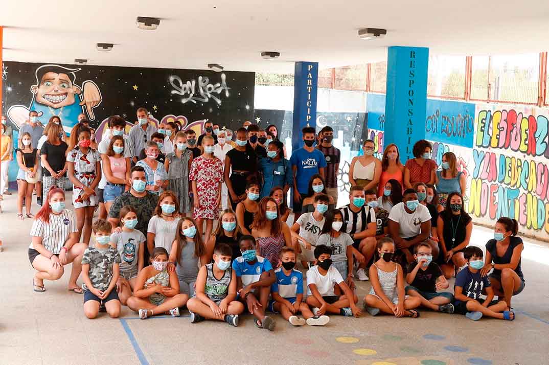 Reyes Felipe y Letizia con sus hijas Leonor y Sofia - Centro Socioeducativo Naüm (Palma de Mallorca) © Casa S.M. El Rey