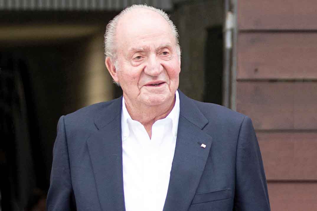 El rey Juan Carlos regresa a España