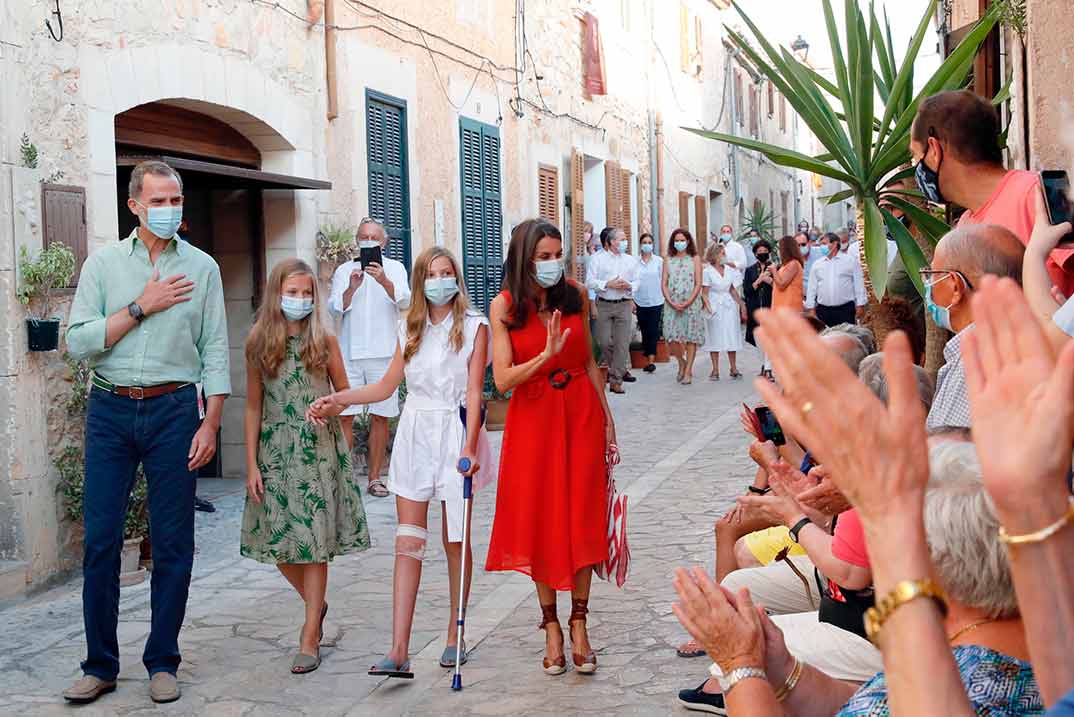 Reyes Felipe y Letizia con sus hijas, Leonor y Sofía - Petra - Palma de Mallorca © Casa S.M. El Rey