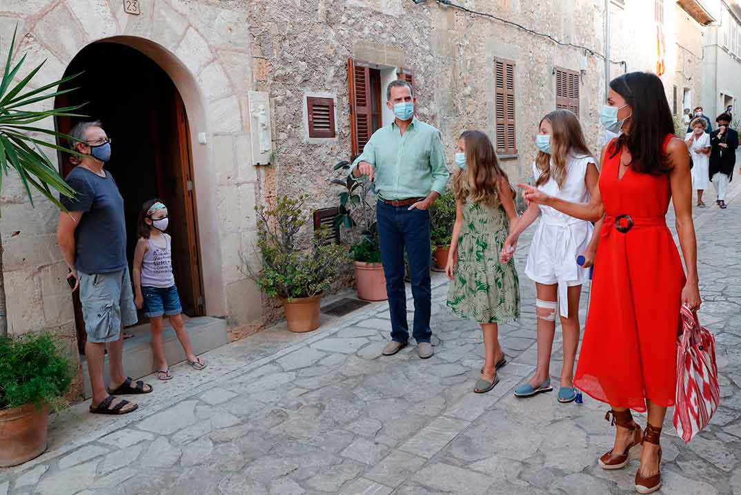 Reyes Felipe y Letizia con sus hijas, Leonor y Sofía - Petra - Palma de Mallorca © Casa S.M. El Rey