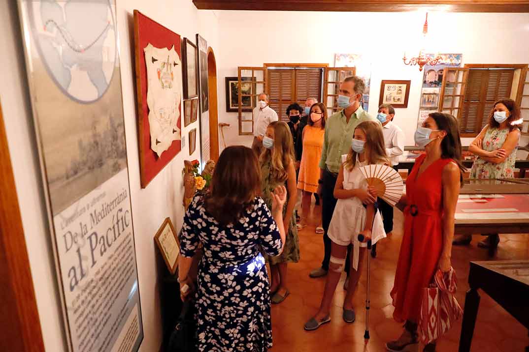 Reyes Felipe y Letizia con sus hijas, Leonor y Sofía - Petra - Palma de Mallorca © Casa S.M. El Rey