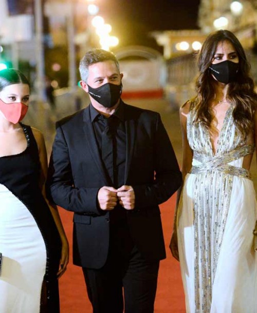 Alejandro Sanz presume de sus «chicas» en San Sebastián