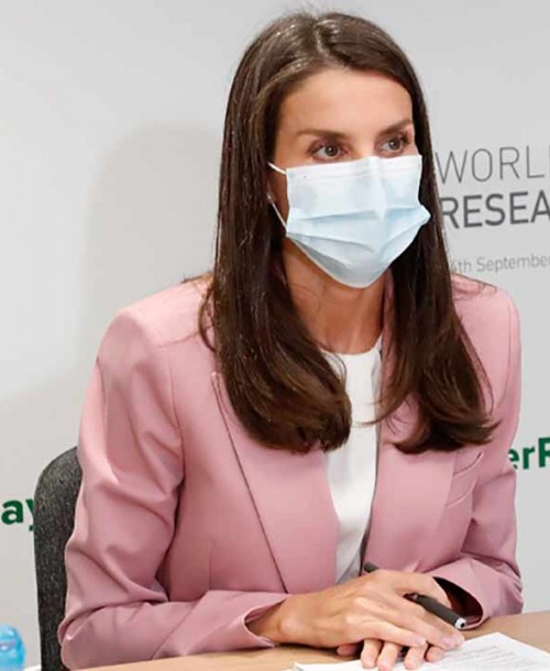 La reina Letizia recicla uno de sus trajes favoritos