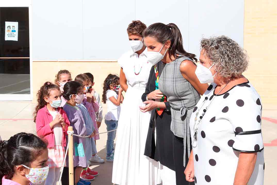 La reina Letizia inaugura el curso escolar mientras la princesa Leonor está en cuarentena