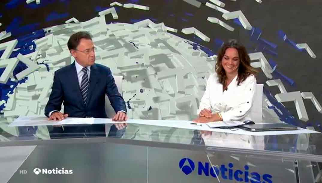 Matías Prats Y Mónica Carrillo © Antena 3