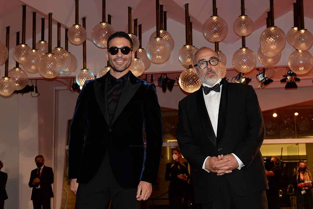 Miguel Ángel Silvestre y Álex de la Iglesia © Festival de Cine de Venecia - Foto ASAC