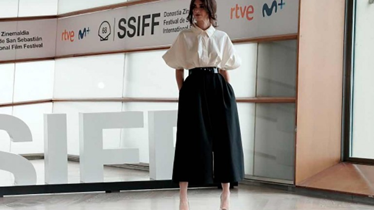 El perfecto look working girl de Paz Vega en San Sebastián