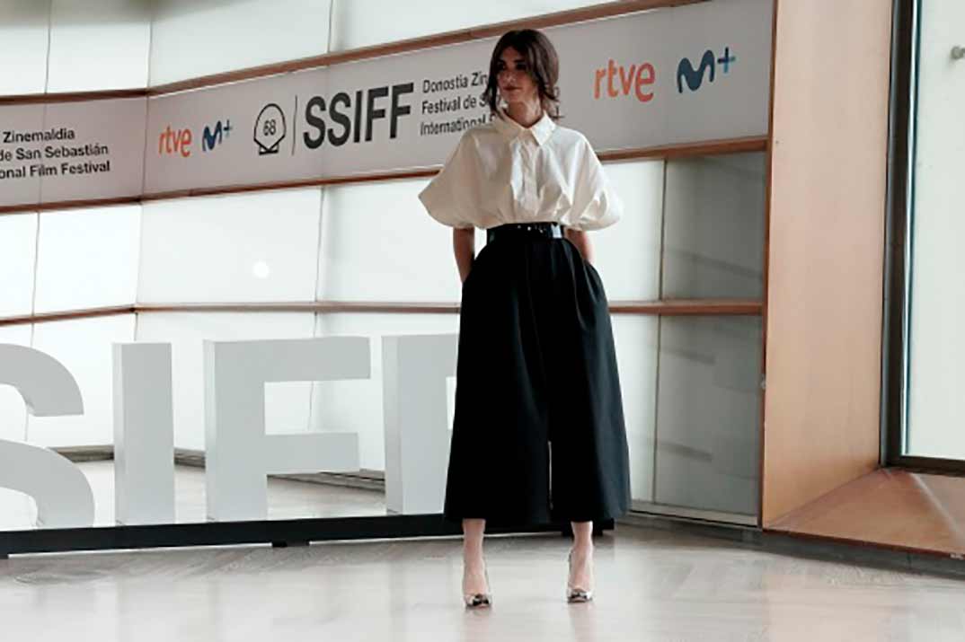 El perfecto look working girl de Paz Vega en San Sebastián