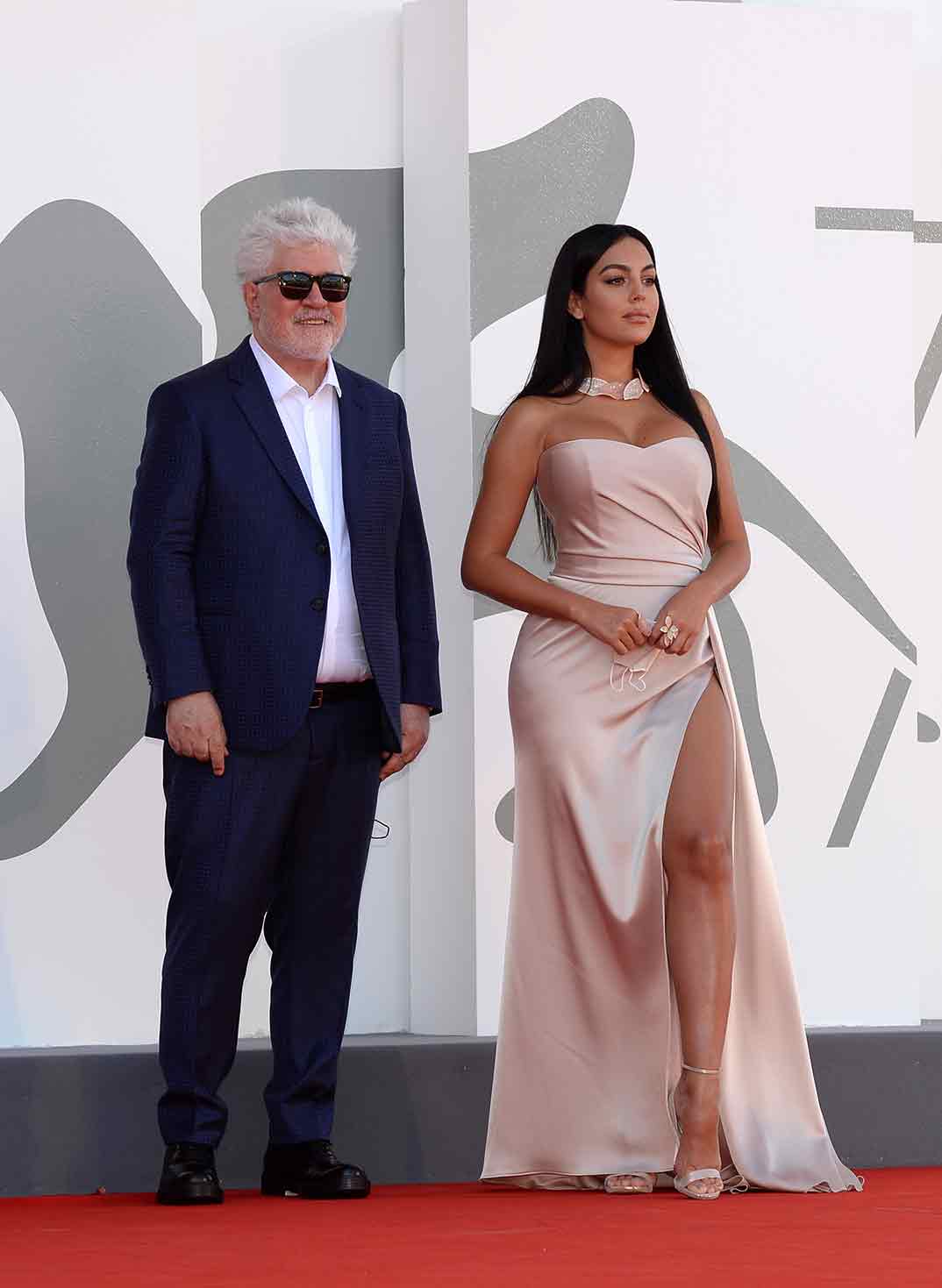 Pedro Almodóvar y Georgina Rodríguez- Festival de cine de Venecia Credits La Biennale di Venezia © Foto ASAC, photo by Giorgio Zucchiatti