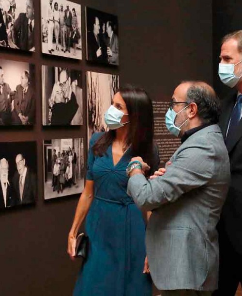 Los Reyes inauguran la exposición sobre Miguel Delibes