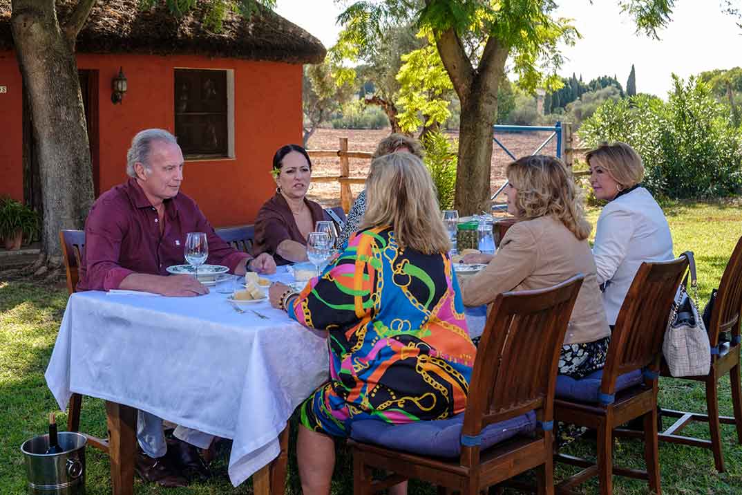 Bertín Osborne y Carmina Barrios - Mi casa es la tuya © Telecinco