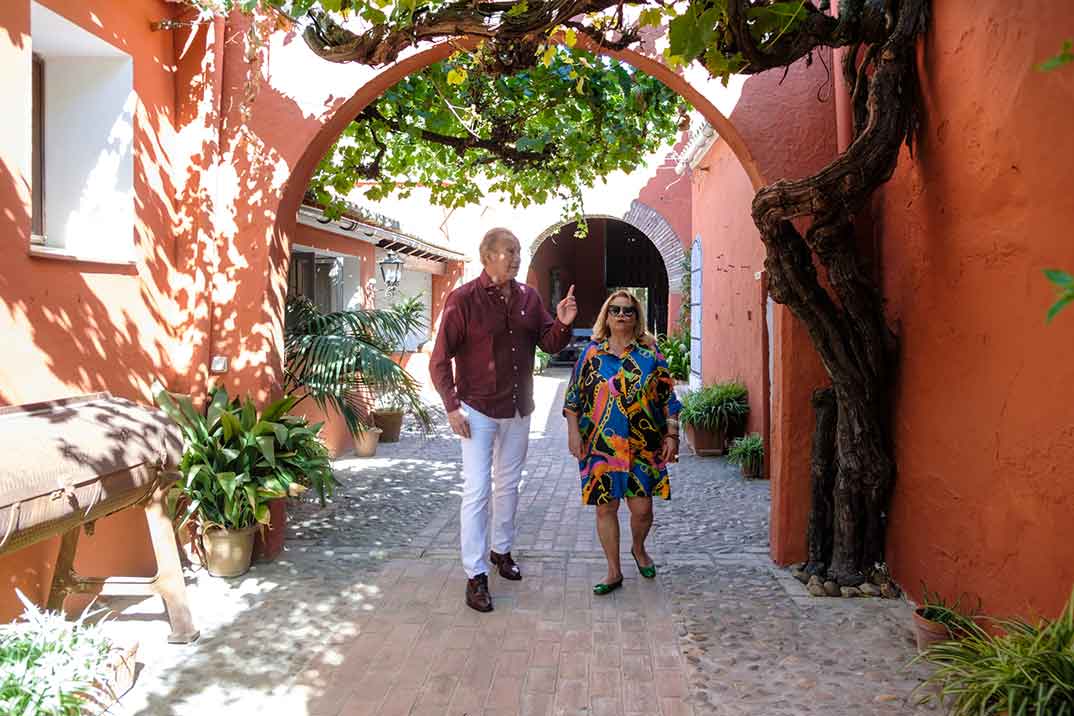 Bertín Osborne y Carmina Barrios - Mi casa es la tuya © Telecinco