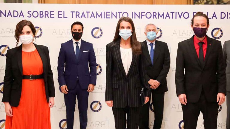 El traje de ejecutiva ideal de la reina Letizia