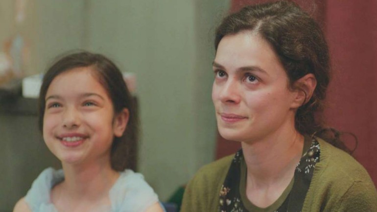 “Mujer” Capítulo 28 (II) ¿Cómo reaccionará Bahar al romántico regalo de Arif?