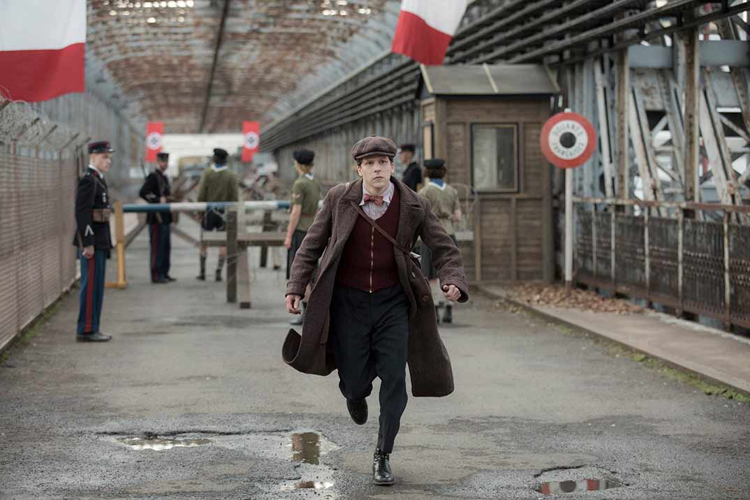 ‘Resistencia’ protagonizada por Jesse Eisenberg – Estreno en Movistar+