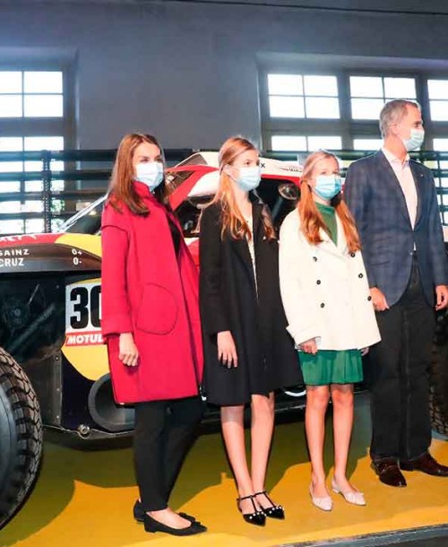 Los Reyes y sus hijas llegan a Oviedo para presidir los Premios Princesa de Asturias