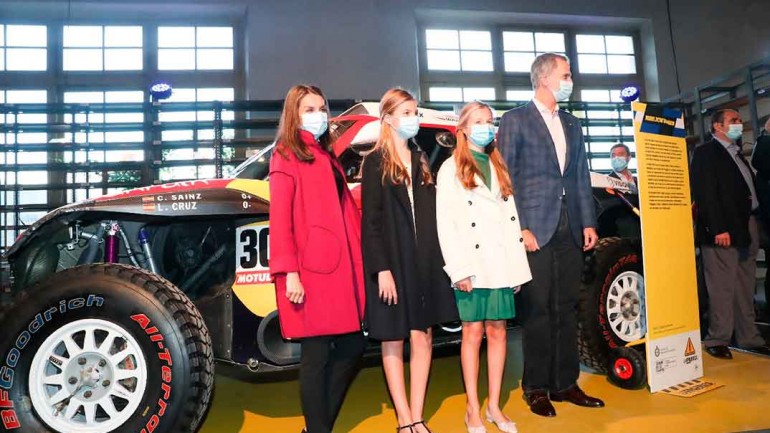 Los Reyes y sus hijas llegan a Oviedo para presidir los Premios Princesa de Asturias