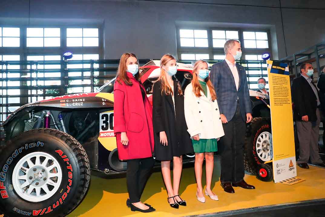 Los Reyes y sus hijas llegan a Oviedo para presidir los Premios Princesa de Asturias