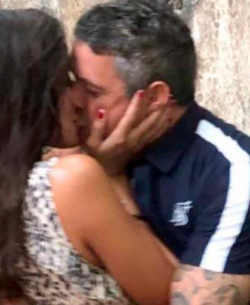 Alejandro Sanz y Rachel Valdés protagonizan un beso de película